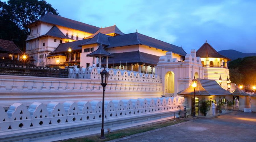 Temple of the Tooth Relic Kandy tour
